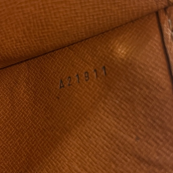 Louis Vuitton Monogram Bordeaux 24 Shoulder Bag M51798. - Picture 12 of 15